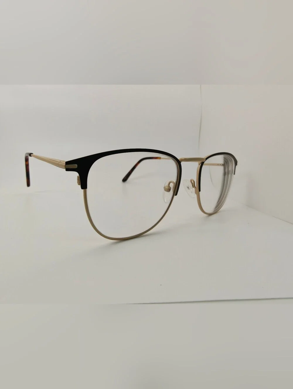 Poppy. Classic Two-Tone Round Metal Eyeglasses - Black & Mauve